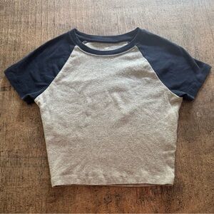 Hollister Women’s Size XS Gray and Blue Short Sleeve Tee